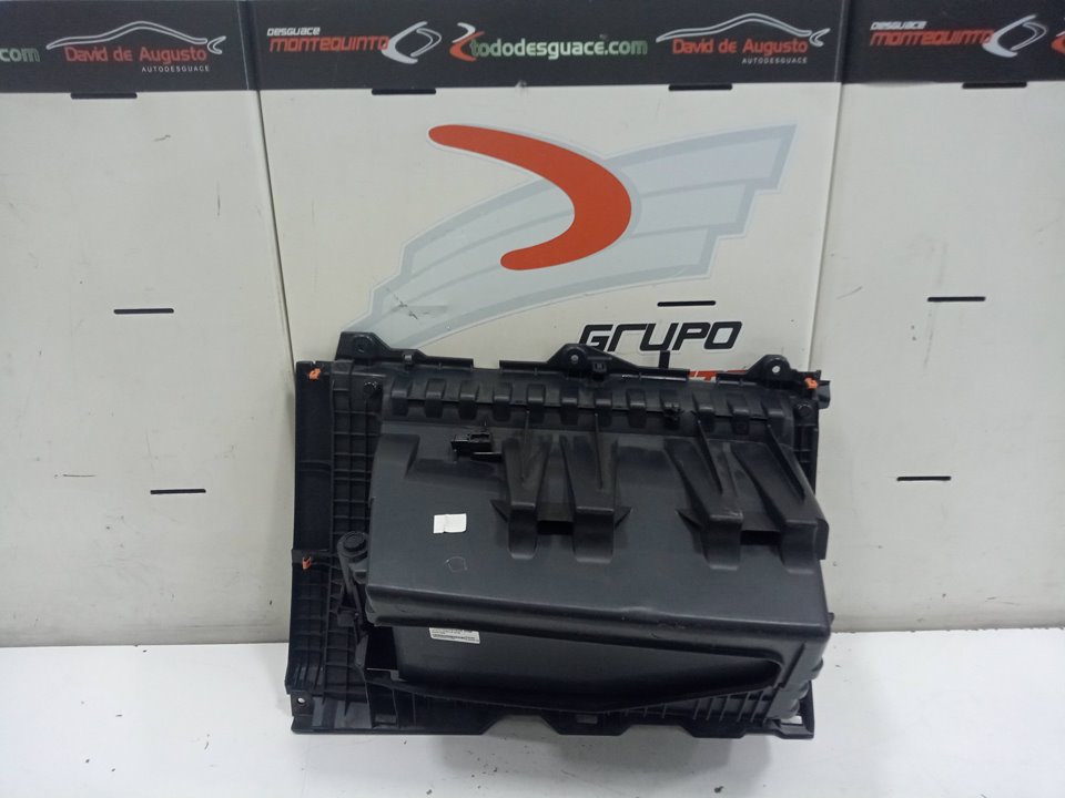 Guantera toyota corolla (210)    |   ..